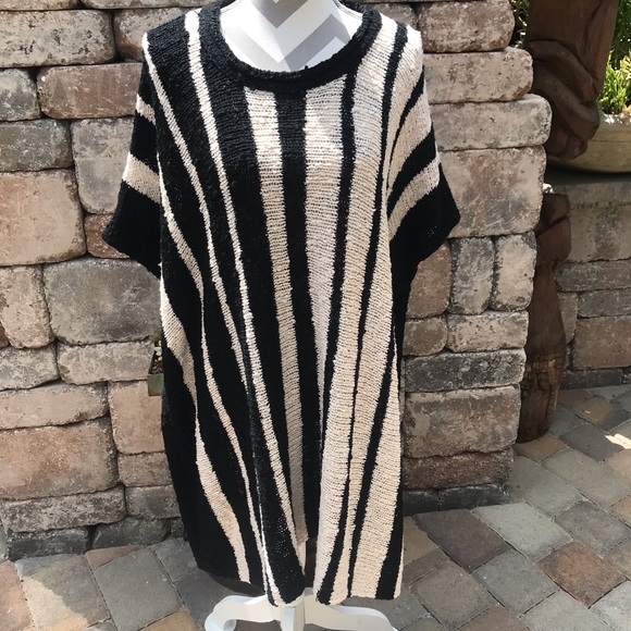 NWOT Surf cover up or Super cozy sweater throw! Super soft - Picture 3 of 6